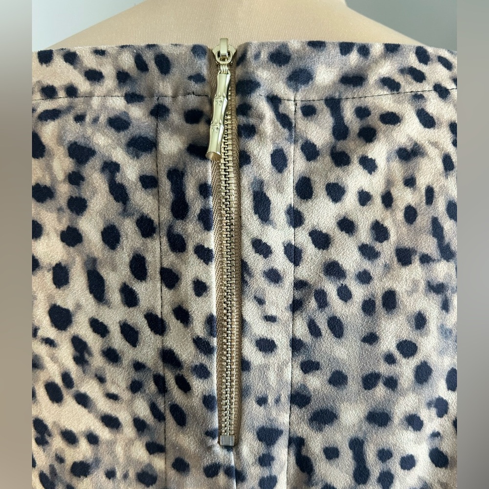 Tommy Bahama super soft and elegant Leopard Animal Print dress - Picture 3 of 9